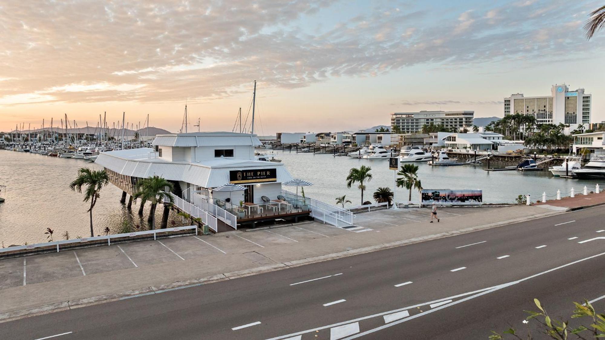The Pier Pods On The Water- 50M From Townsville Bus Terminal And Ferry Terminal- Passport Id Requried المظهر الخارجي الصورة
