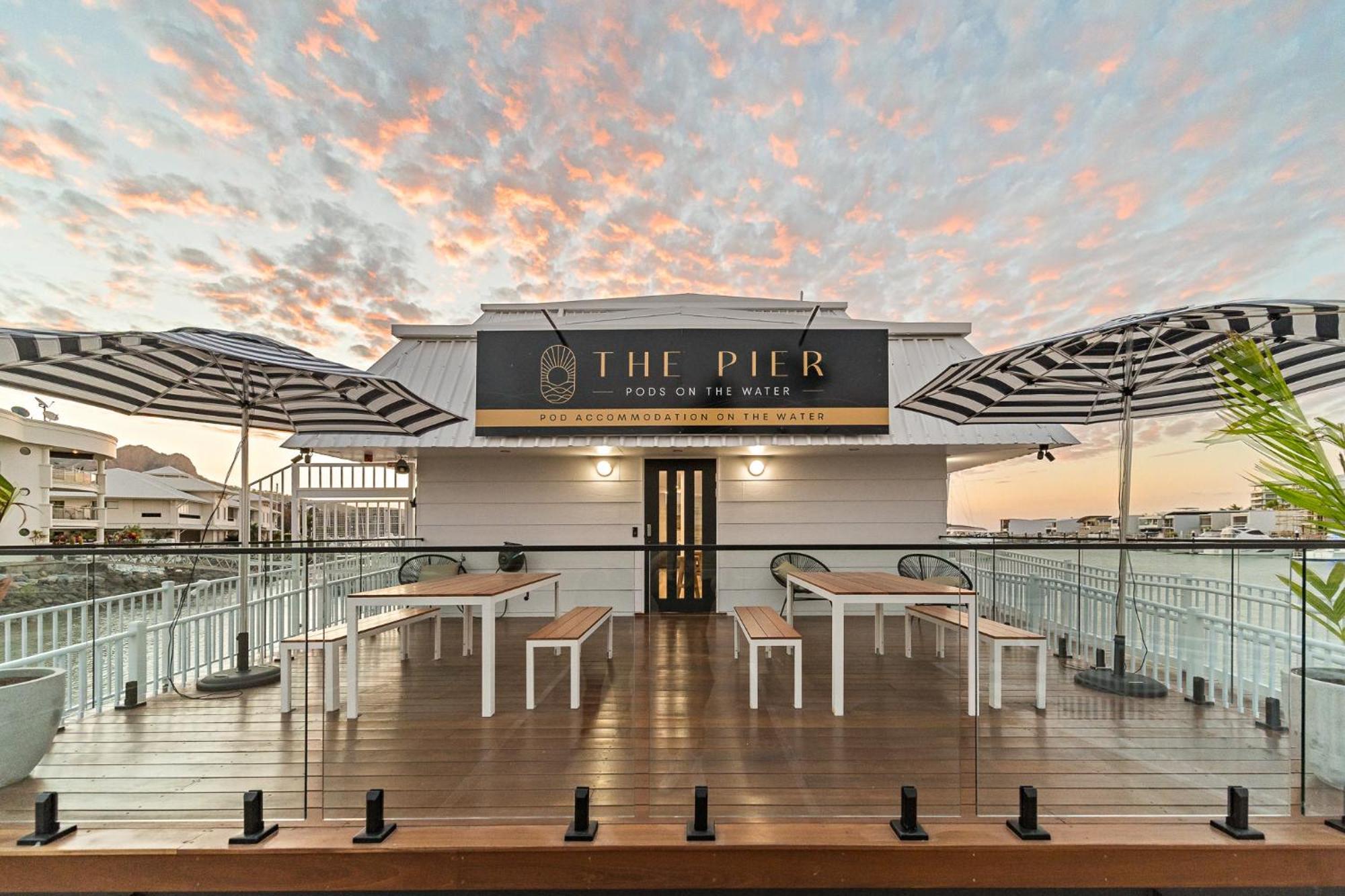 The Pier Pods On The Water- 50M From Townsville Bus Terminal And Ferry Terminal- Passport Id Requried المظهر الخارجي الصورة