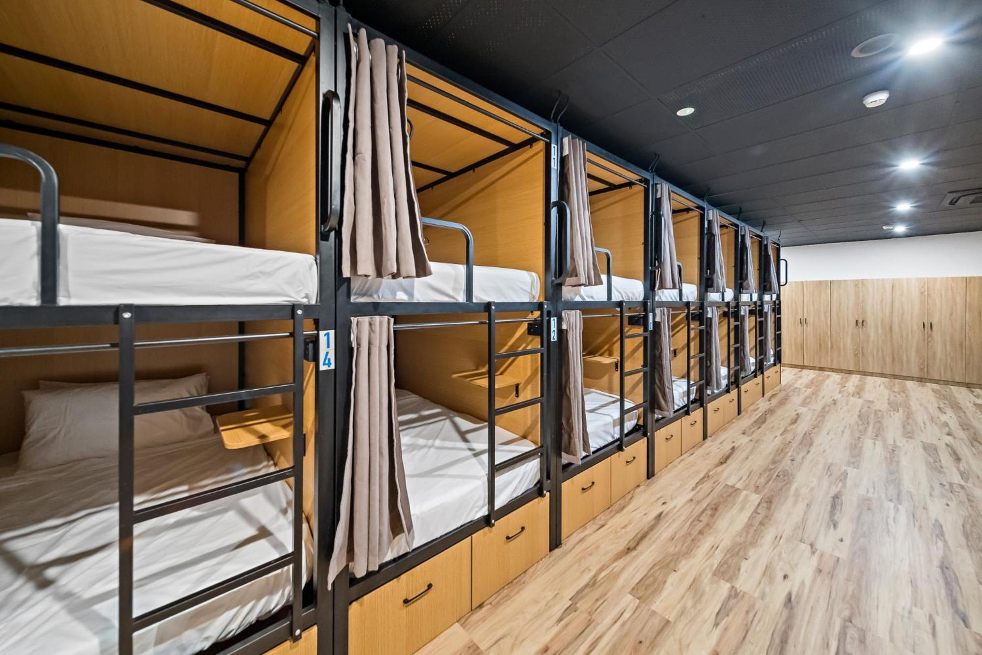 The Pier Pods On The Water- 50M From Townsville Bus Terminal And Ferry Terminal- Passport Id Requried المظهر الخارجي الصورة