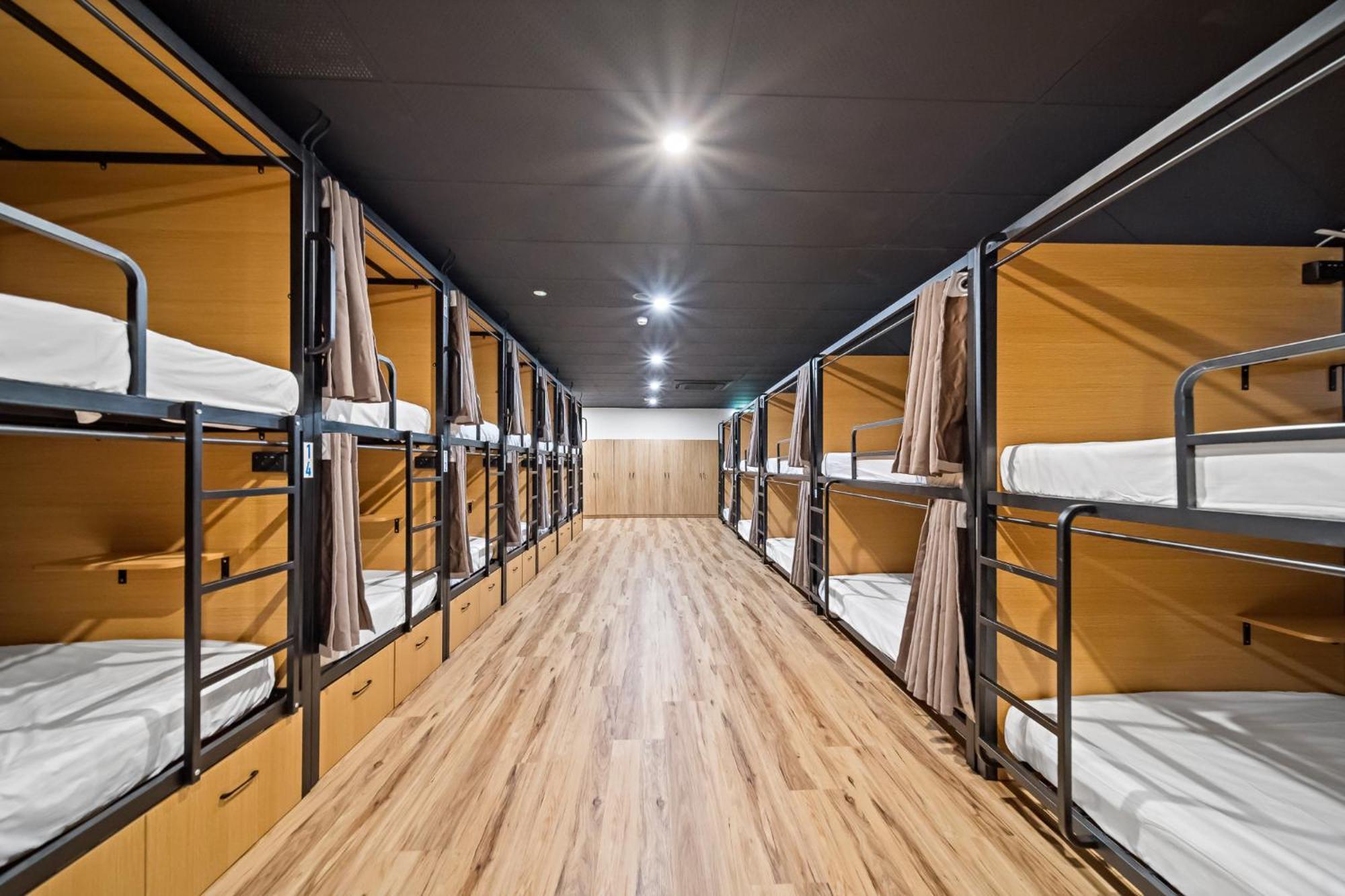 The Pier Pods On The Water- 50M From Townsville Bus Terminal And Ferry Terminal- Passport Id Requried المظهر الخارجي الصورة