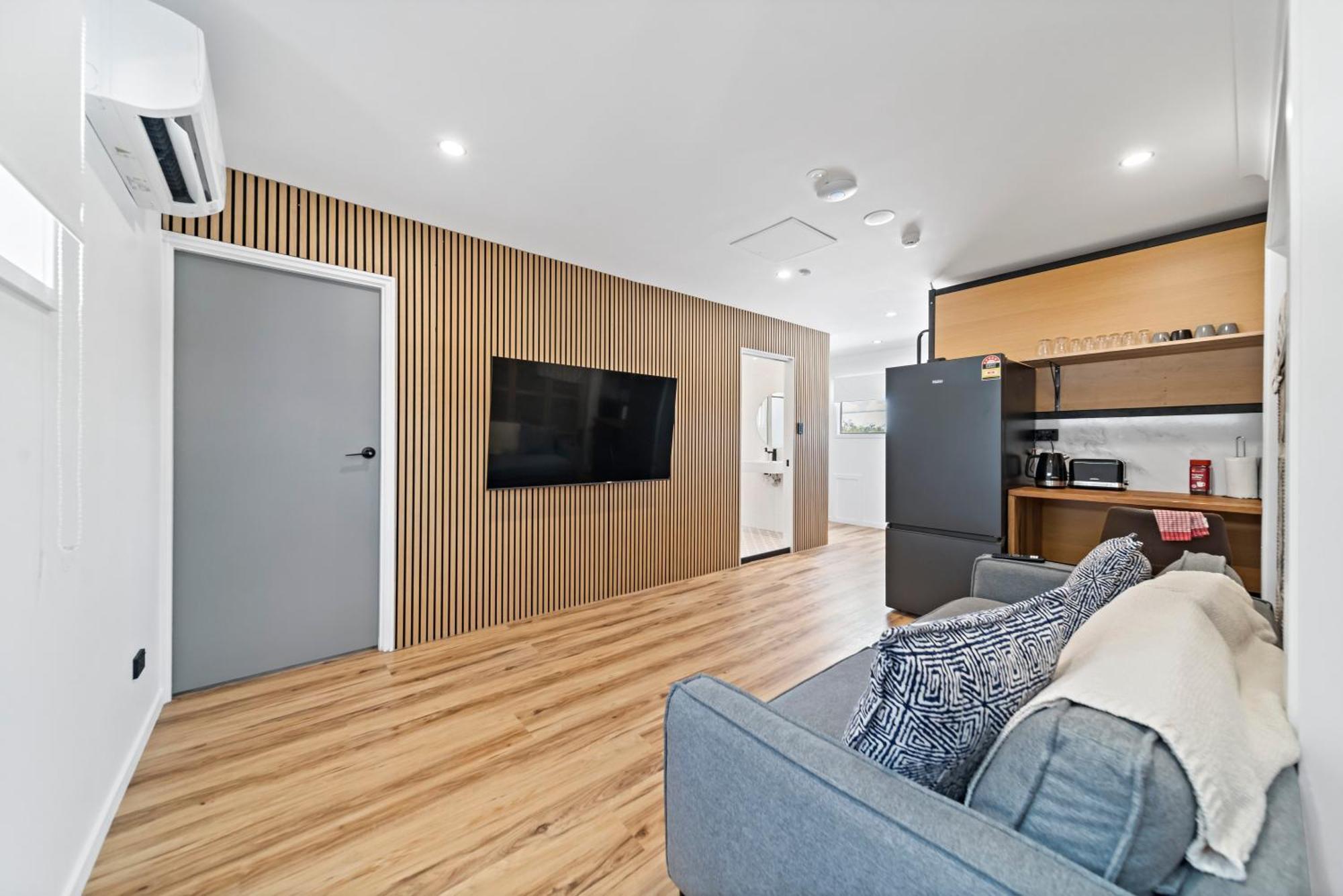 The Pier Pods On The Water- 50M From Townsville Bus Terminal And Ferry Terminal- Passport Id Requried المظهر الخارجي الصورة