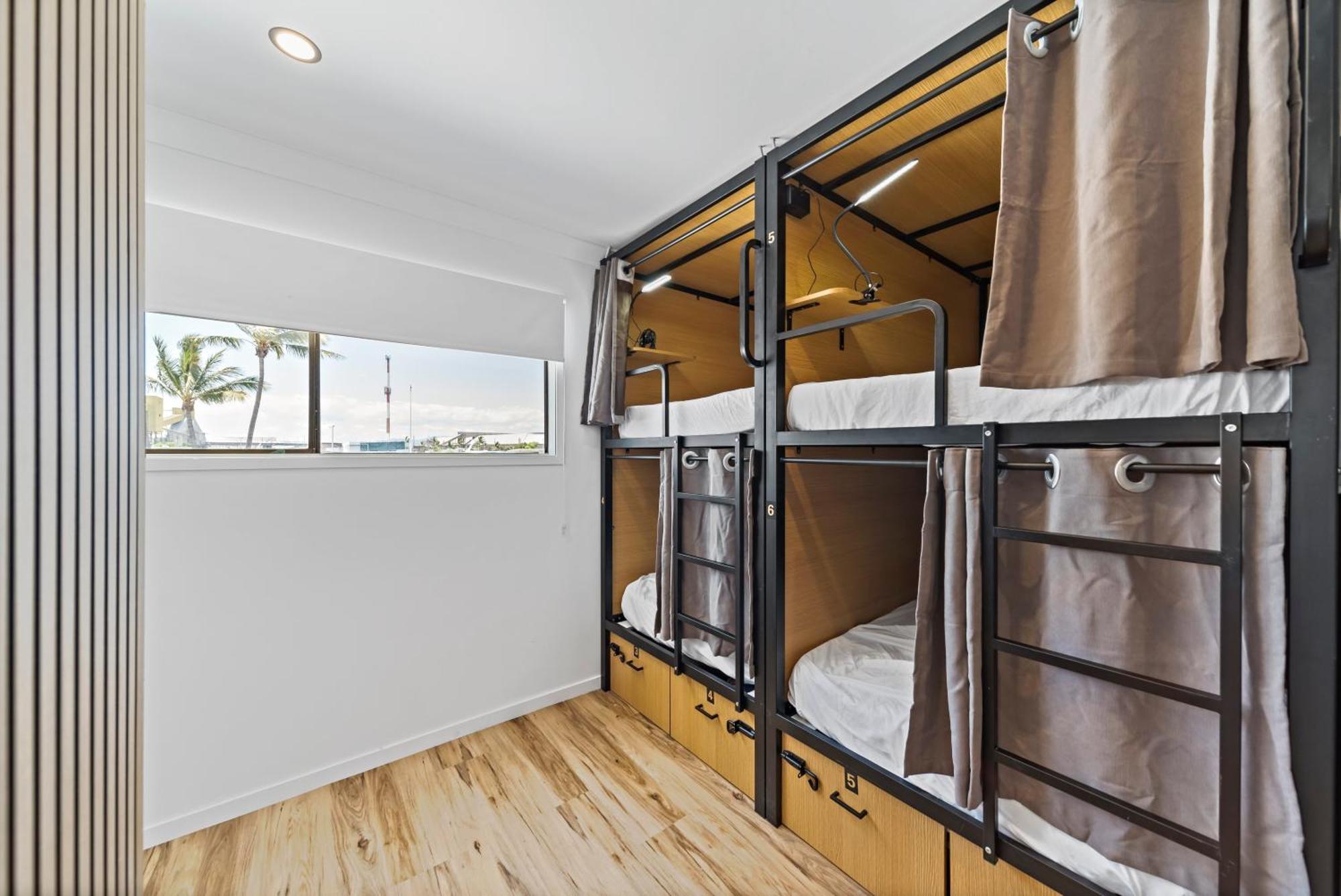 The Pier Pods On The Water- 50M From Townsville Bus Terminal And Ferry Terminal- Passport Id Requried المظهر الخارجي الصورة